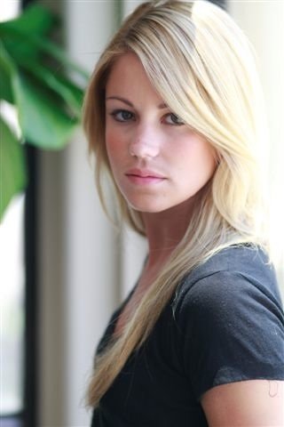 Фото - Audra Griffis: 320x480 / 23 Кб