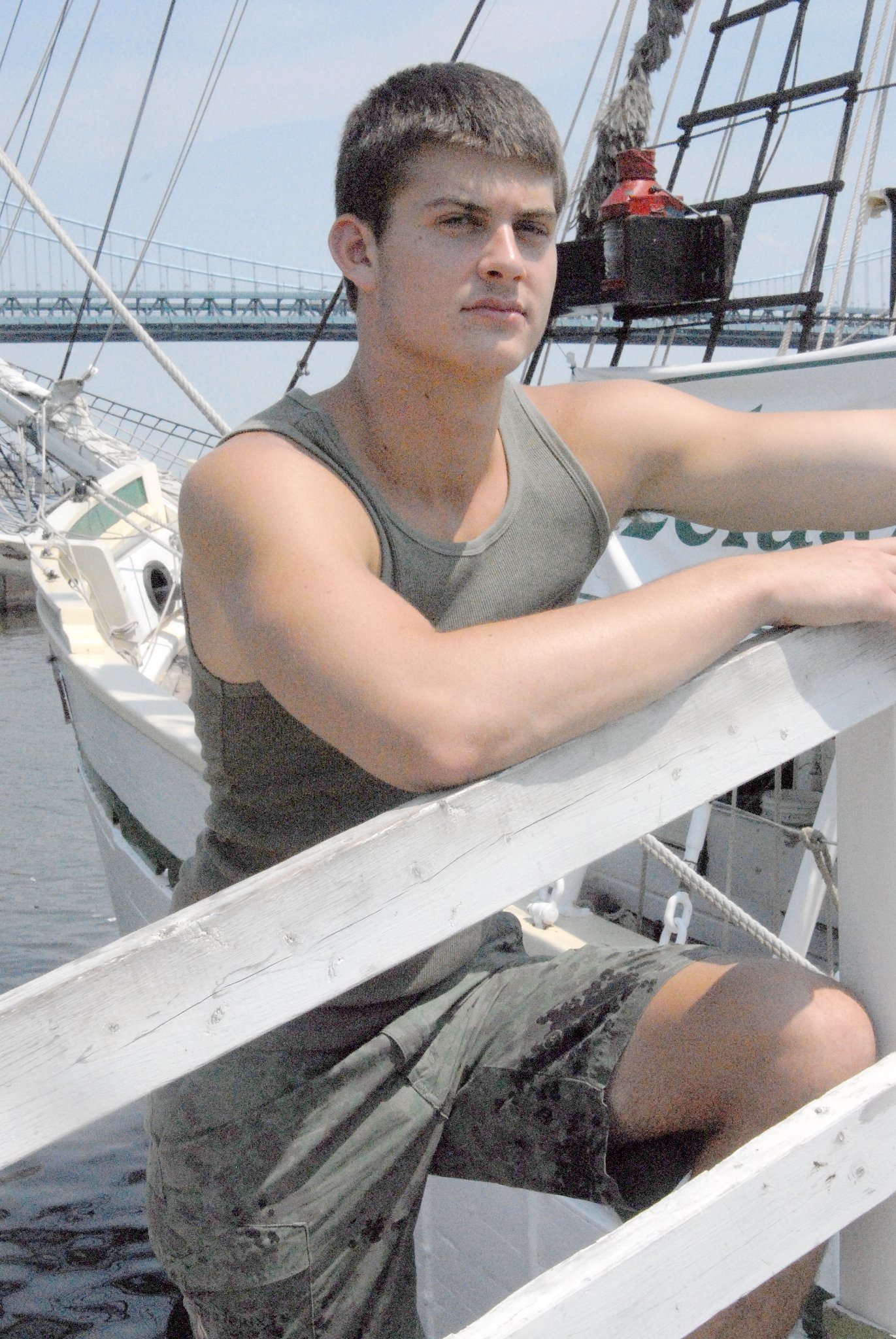 Фото - Frank Apollonio: 1371x2048 / 621 Кб