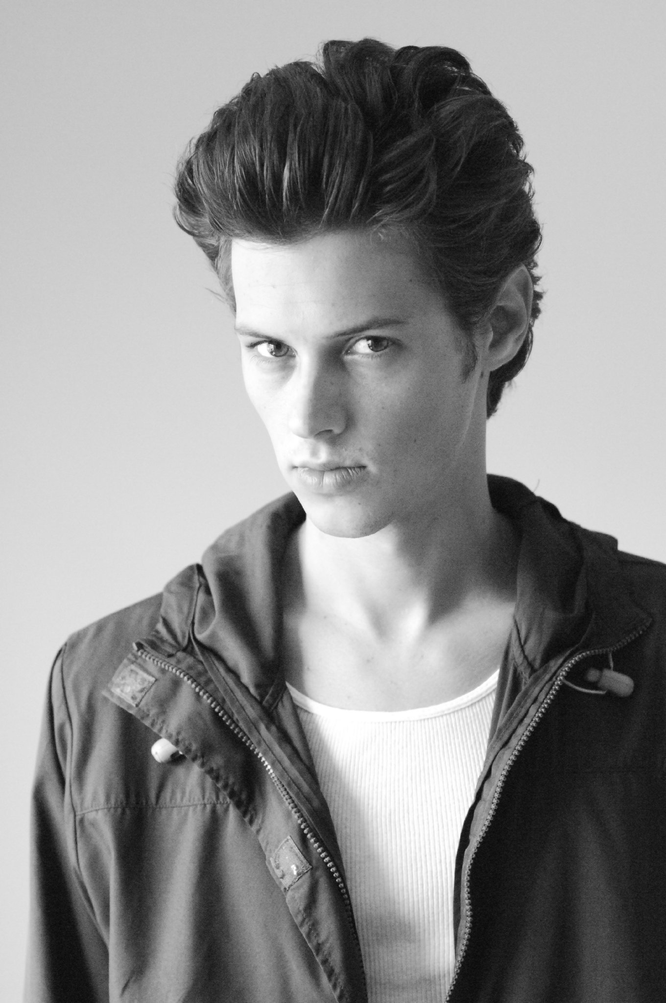 Фото - Кайл Лезерберри: 1360x2048 / 342 Кб