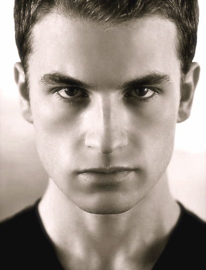 Фото - John Gregory Willard: 415x544 / 32 Кб