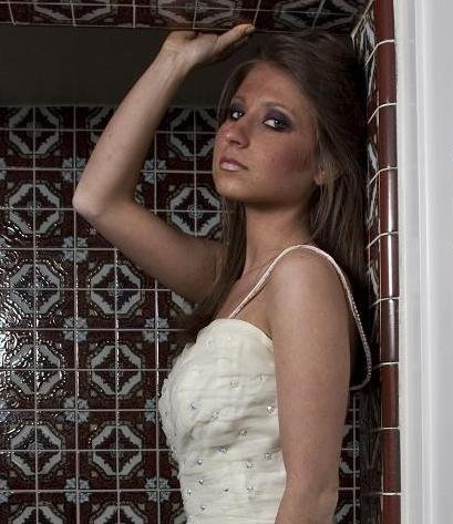 Фото - Kayla Laws: 409x473 / 48 Кб