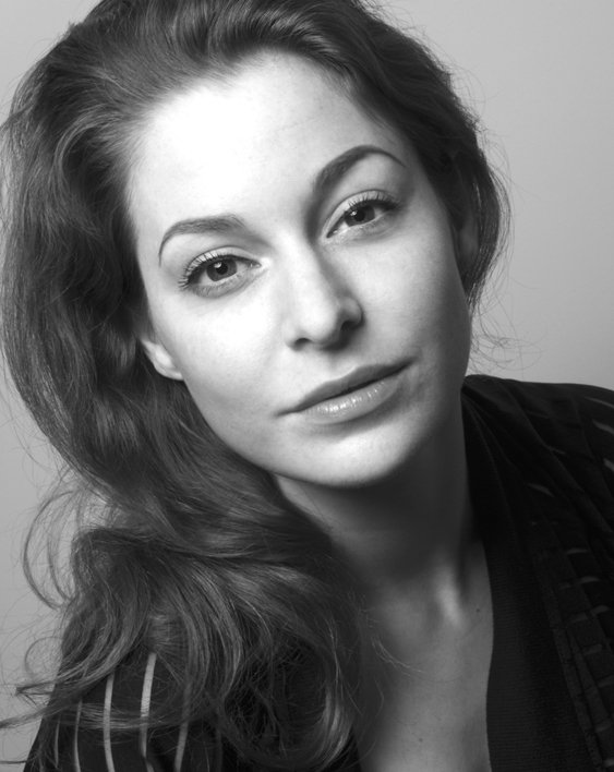 Фото - Эсме Бьянко: 563x708 / 58 Кб