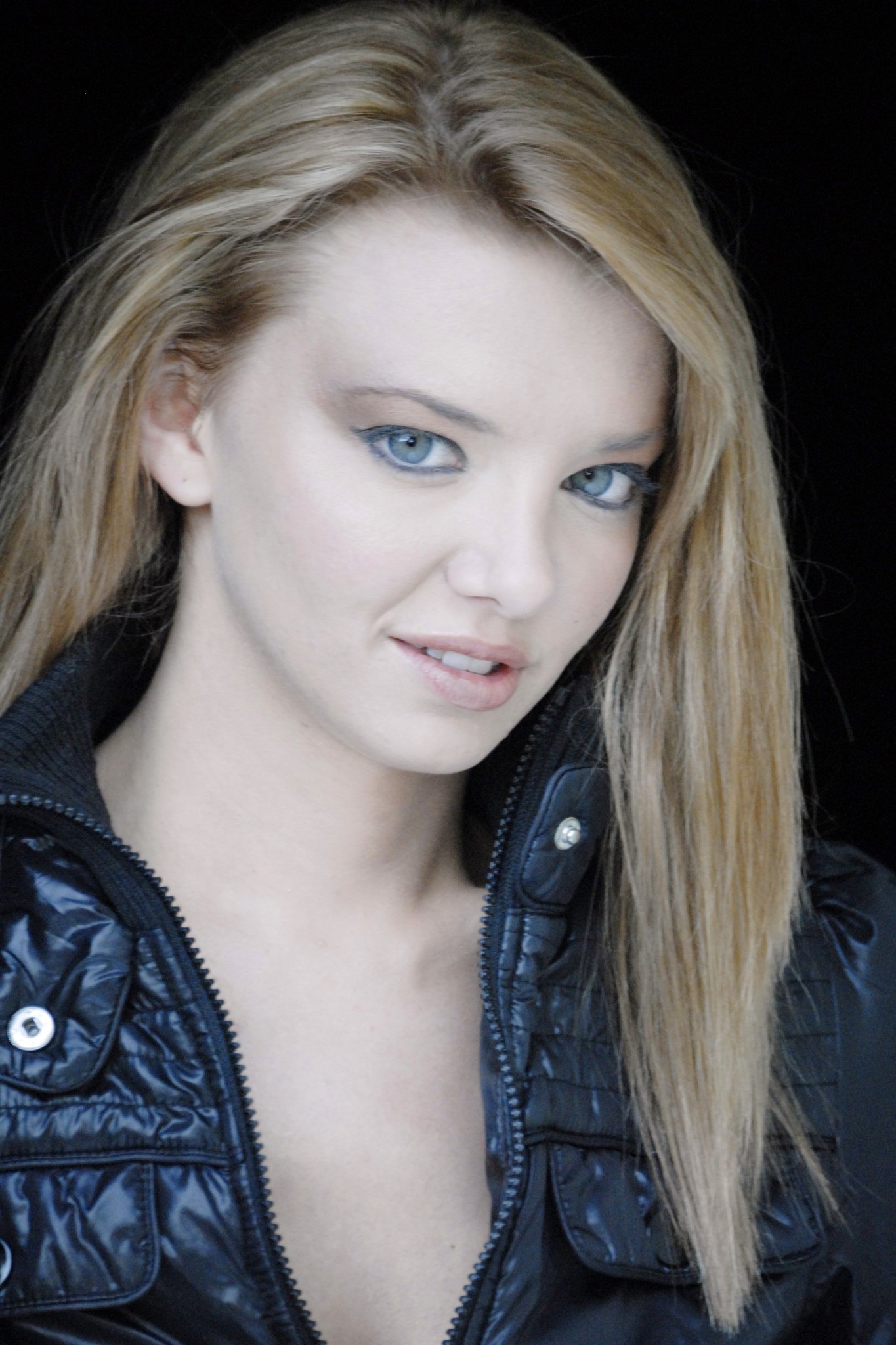 Фото - Danie Coleman: 1365x2048 / 342 Кб