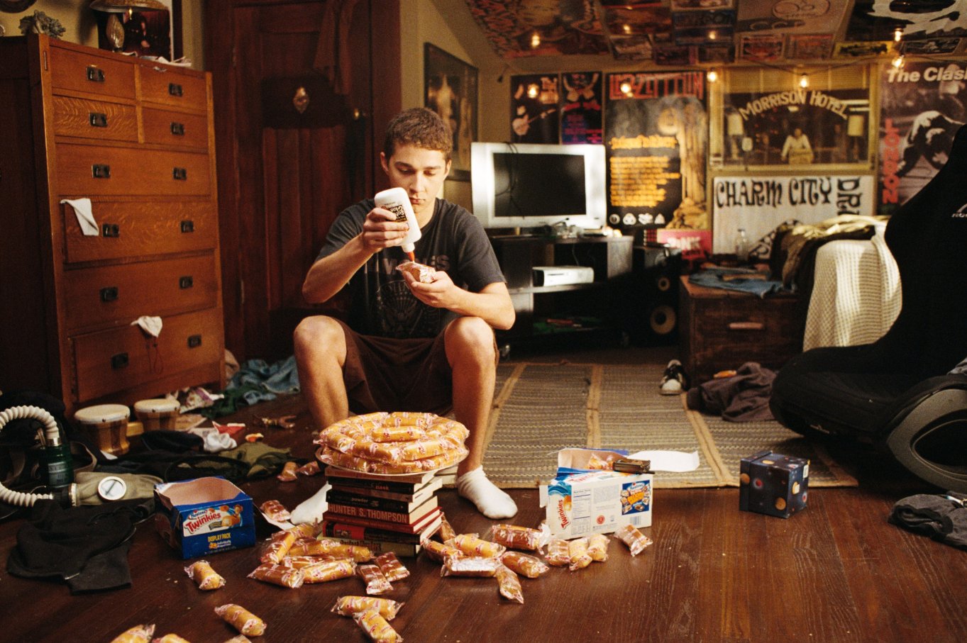 Фото - Шайа ЛаБаф: 1363x907 / 250 Кб