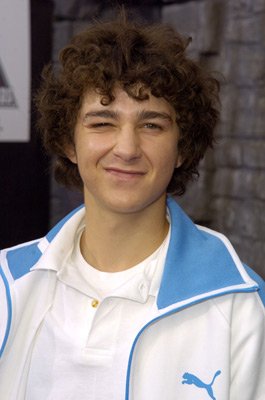 Фото - Шайа ЛаБаф: 265x400 / 20 Кб