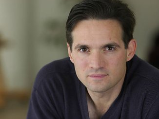 Фото - Мэттью Бэрри: 326x245 / 12 Кб