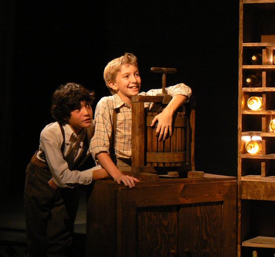 Фото - Джошуа Логан Мур: 560x523 / 47 Кб