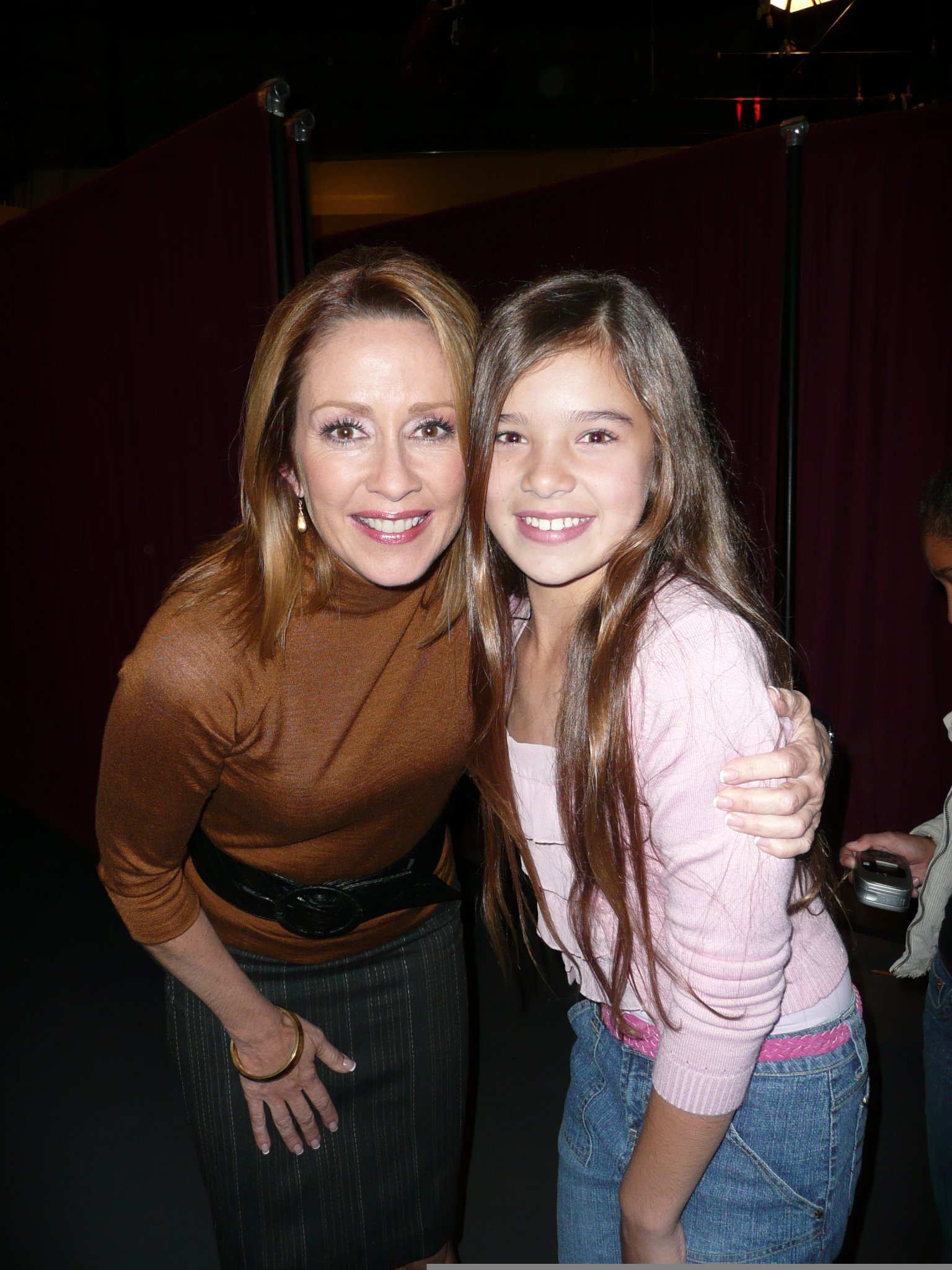 Фото - Хейли Стайнфелд: 1536x2048 / 411 Кб