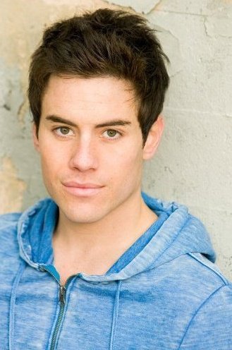 Фото - Джон Иерарди: 329x496 / 38 Кб