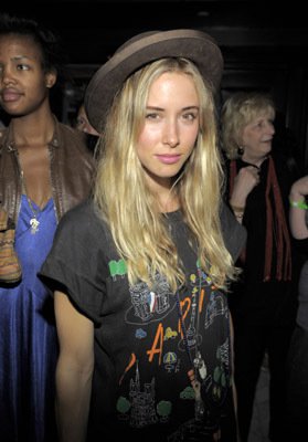 Фото - Джиллиан Цинсер: 279x400 / 24 Кб