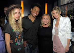 Фото - Джиллиан Цинсер: 291x212 / 16 Кб