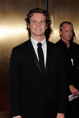 Фото - Джонатан Грофф: 266x400 / 14 Кб