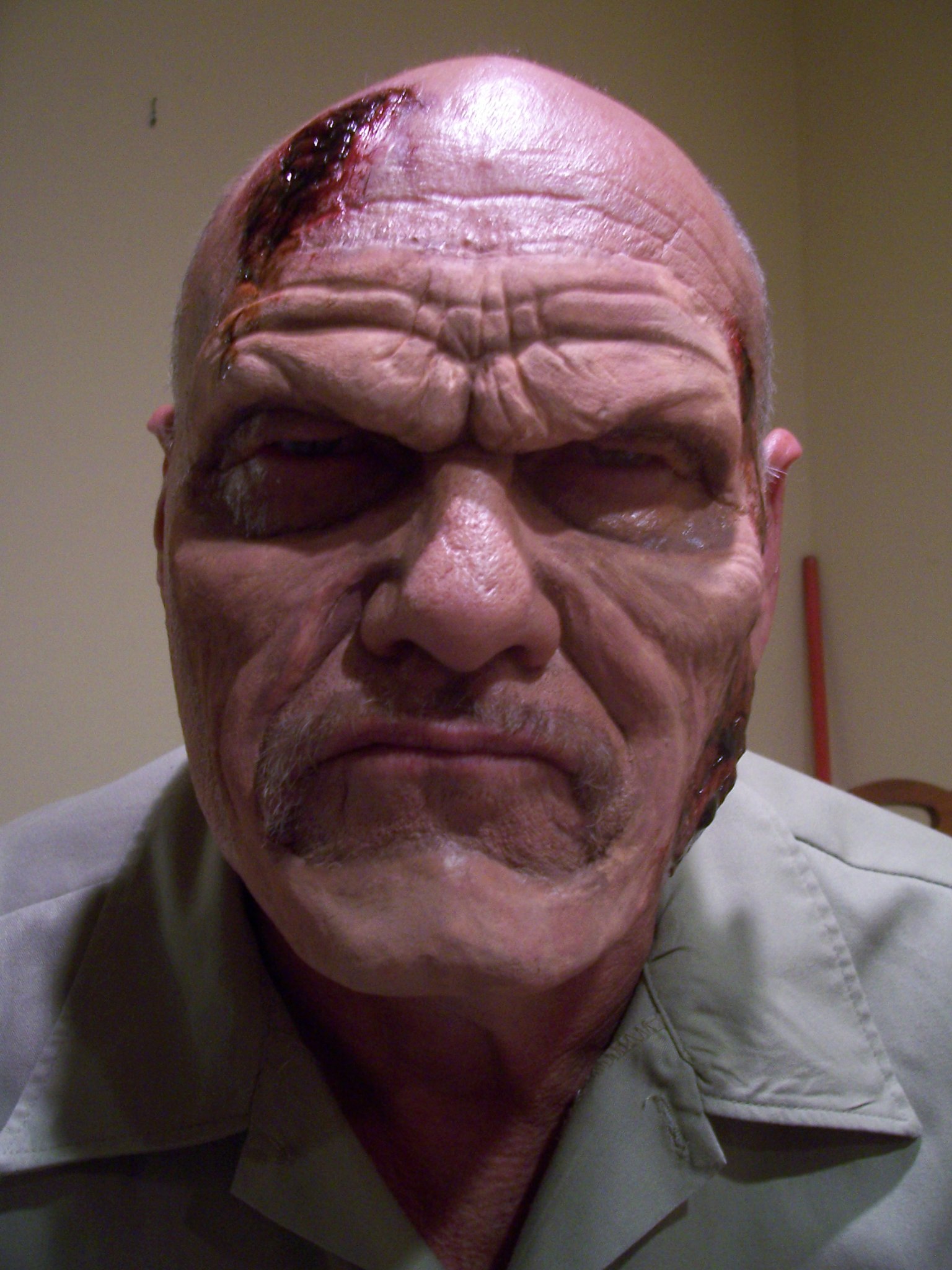 Фото - Edward Cummings: 1536x2048 / 382 Кб