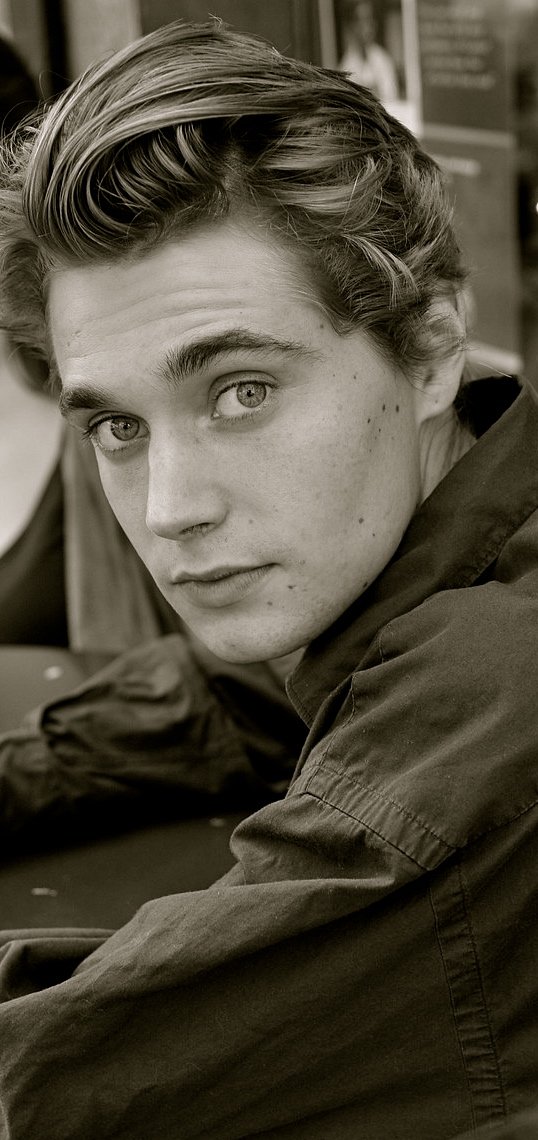 Фото - Захари Рэй Шерман: 538x1140 / 115 Кб