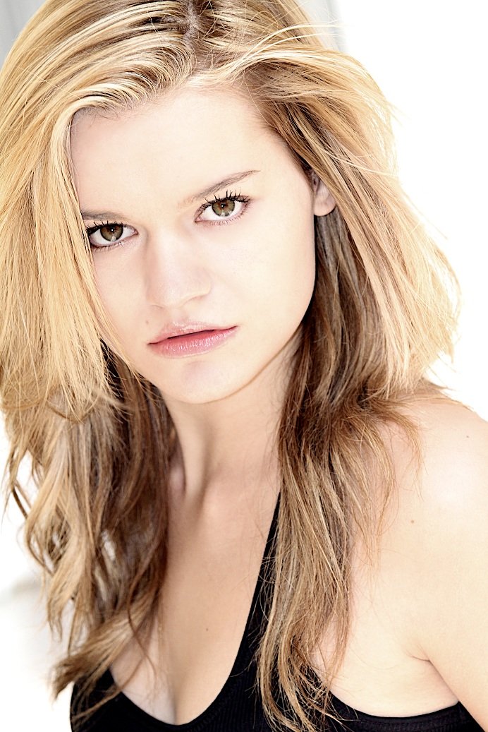 Фото - Келли Хайер: 692x1037 / 154 Кб