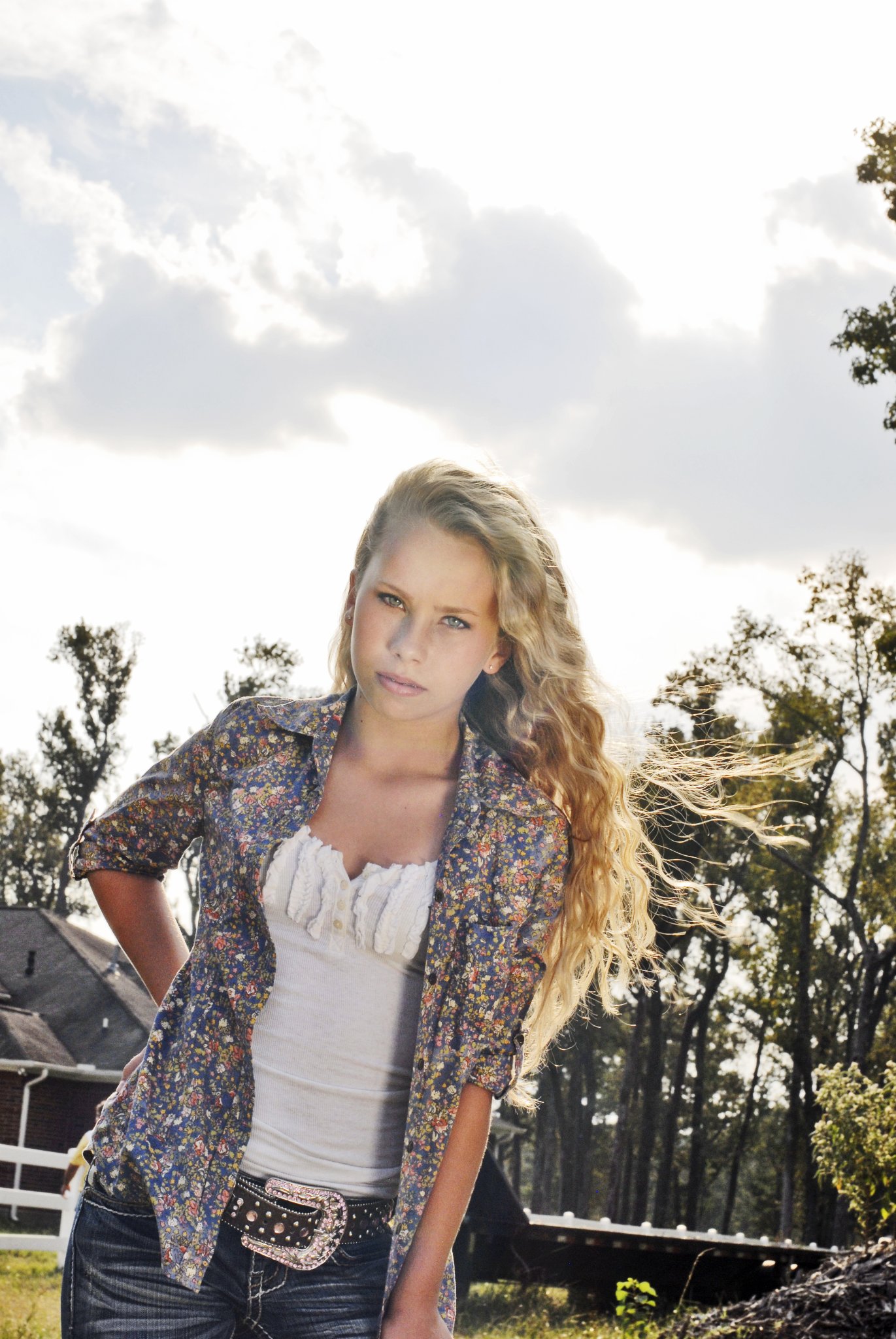 Фото - Сэди Брук: 1371x2048 / 439 Кб