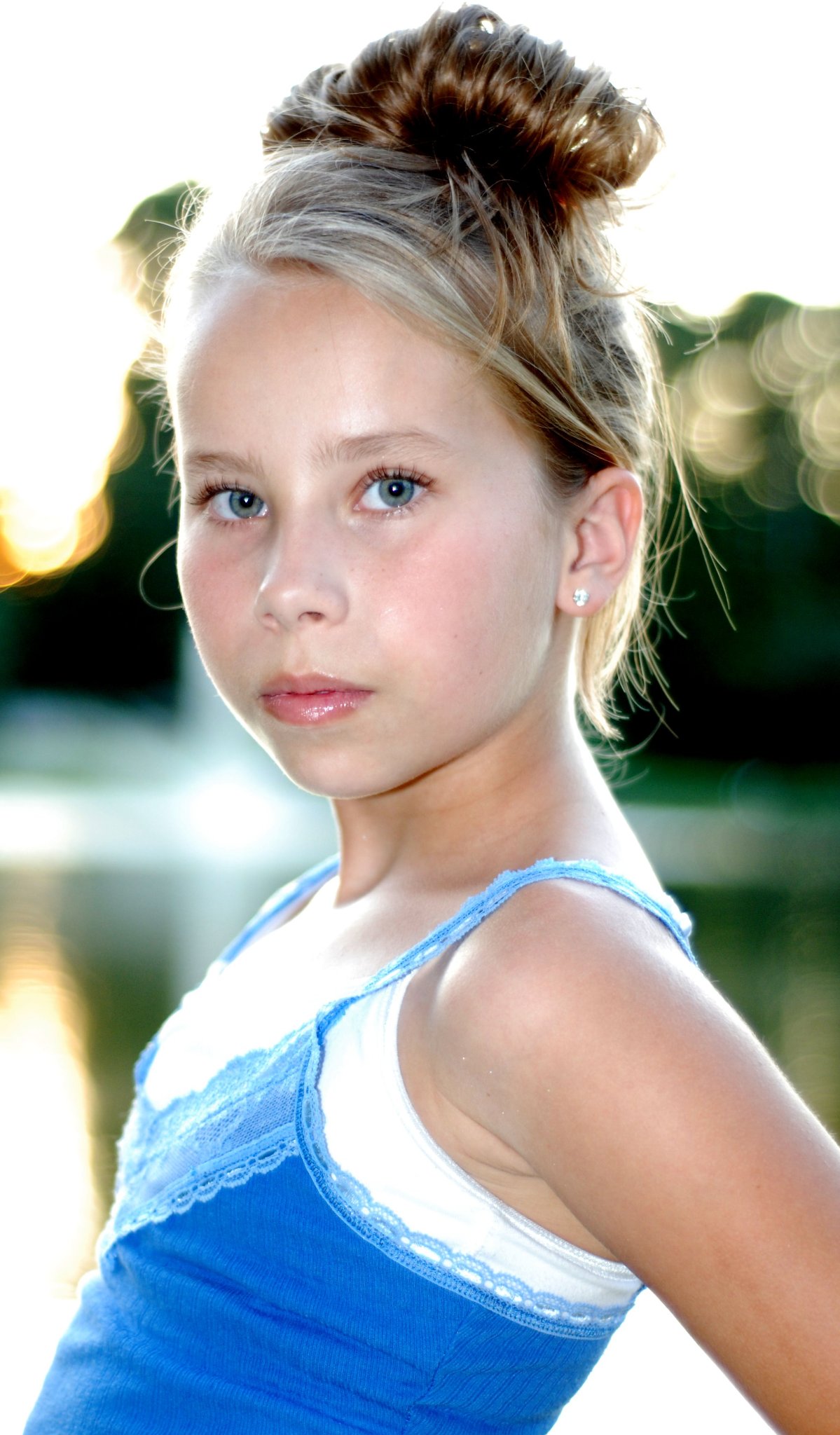 Фото - Сэди Брук: 1199x2048 / 285 Кб