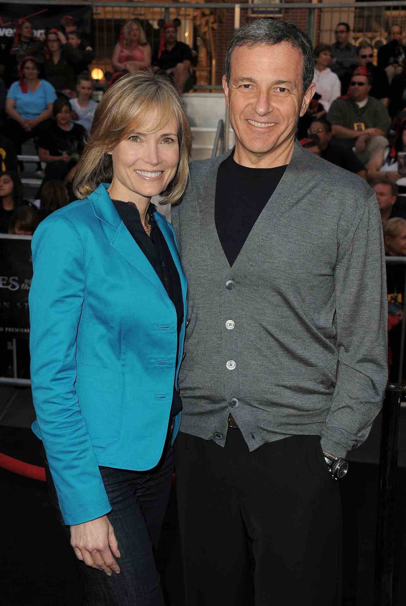 Фото - Роберт А. Айгер: 1372x2048 / 304 Кб