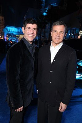 Фото - Роберт А. Айгер: 267x400 / 18 Кб