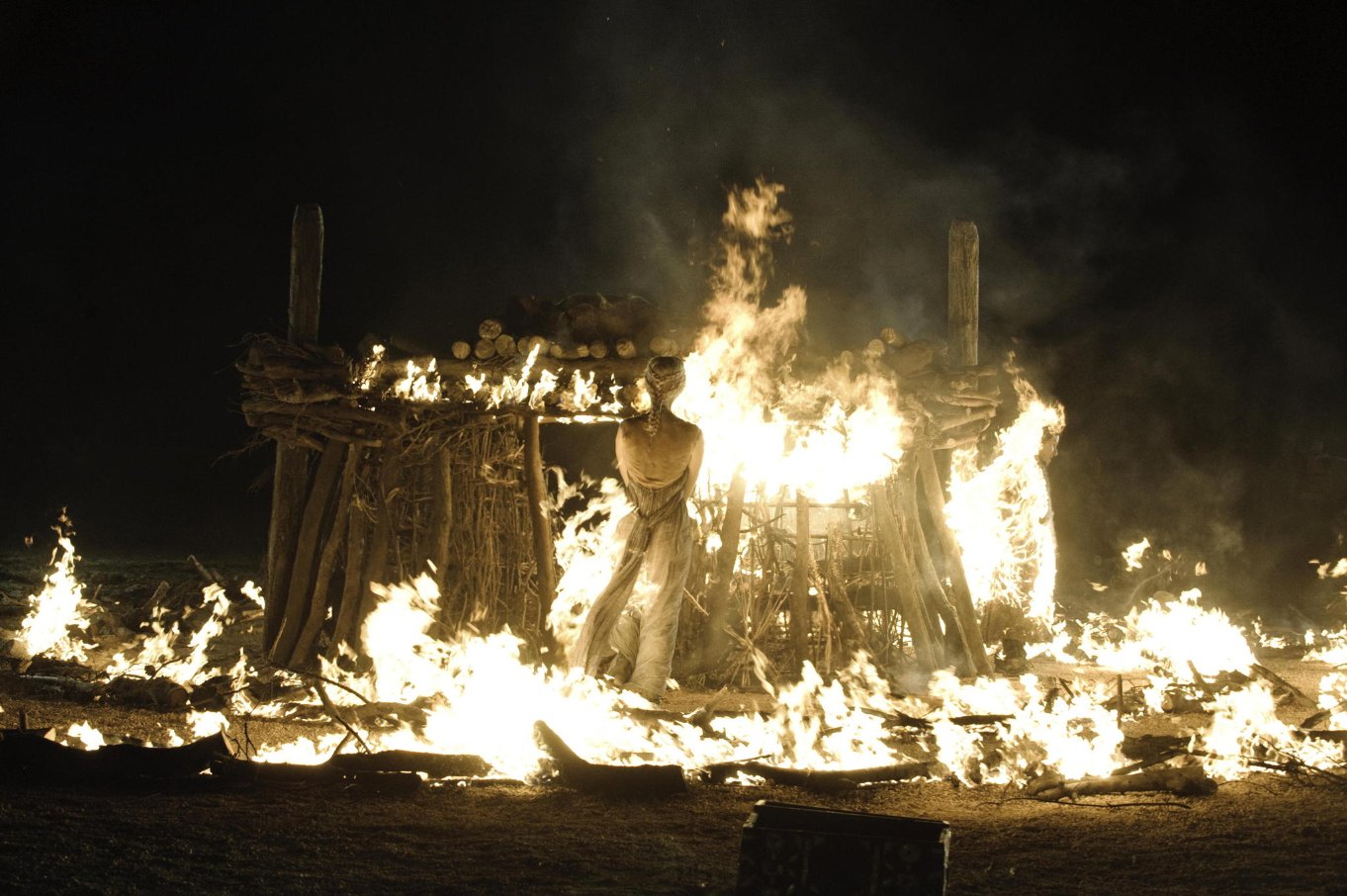 Фото - Эмилия Кларк: 1362x906 / 198 Кб