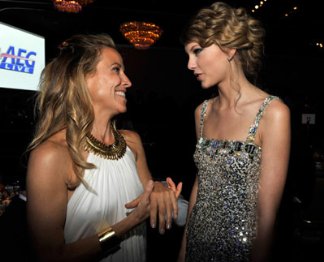 Фото - Тейлор Свифт: 324x262 / 20 Кб