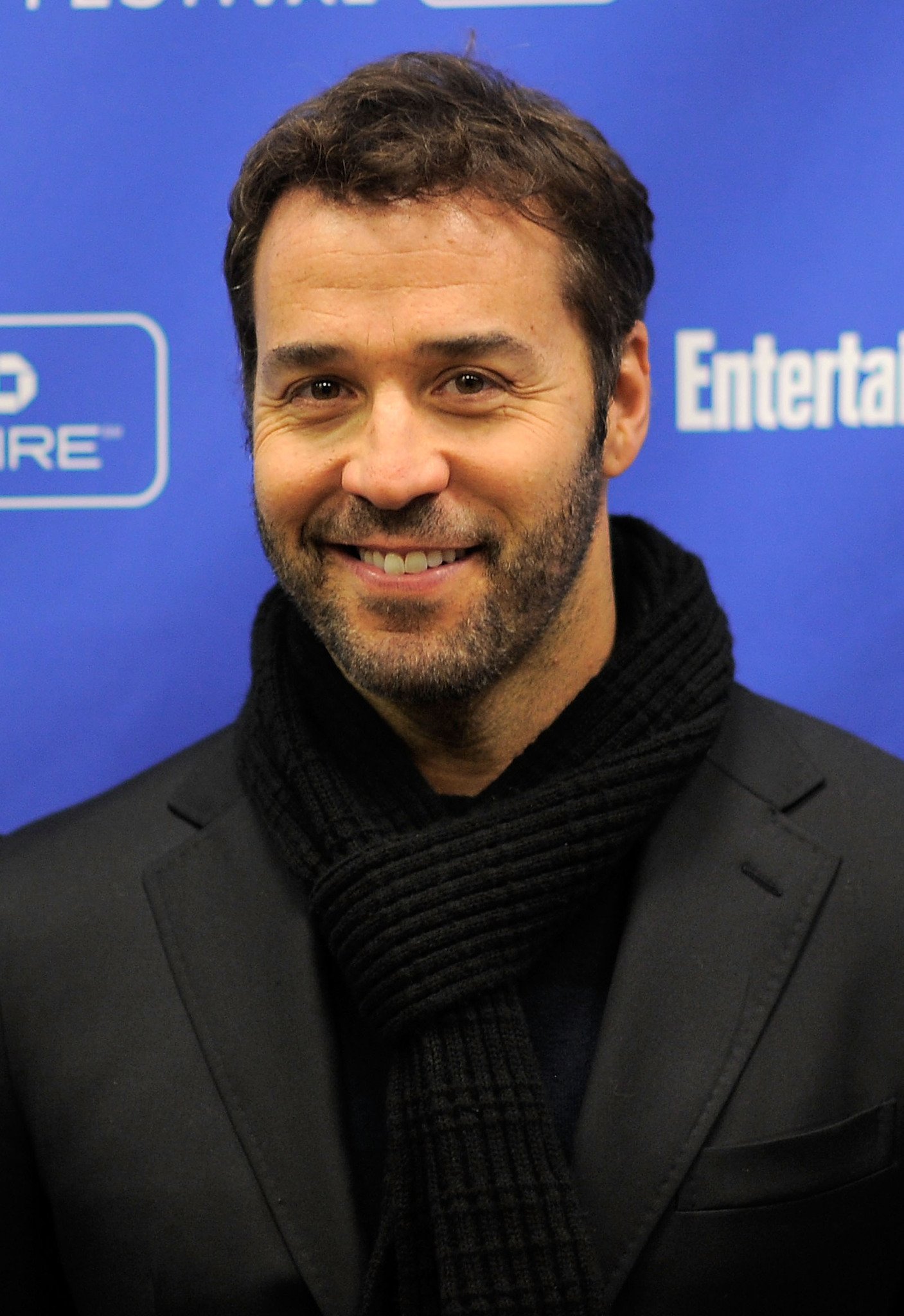 Фото - Джереми Пивен: 1407x2048 / 381 Кб