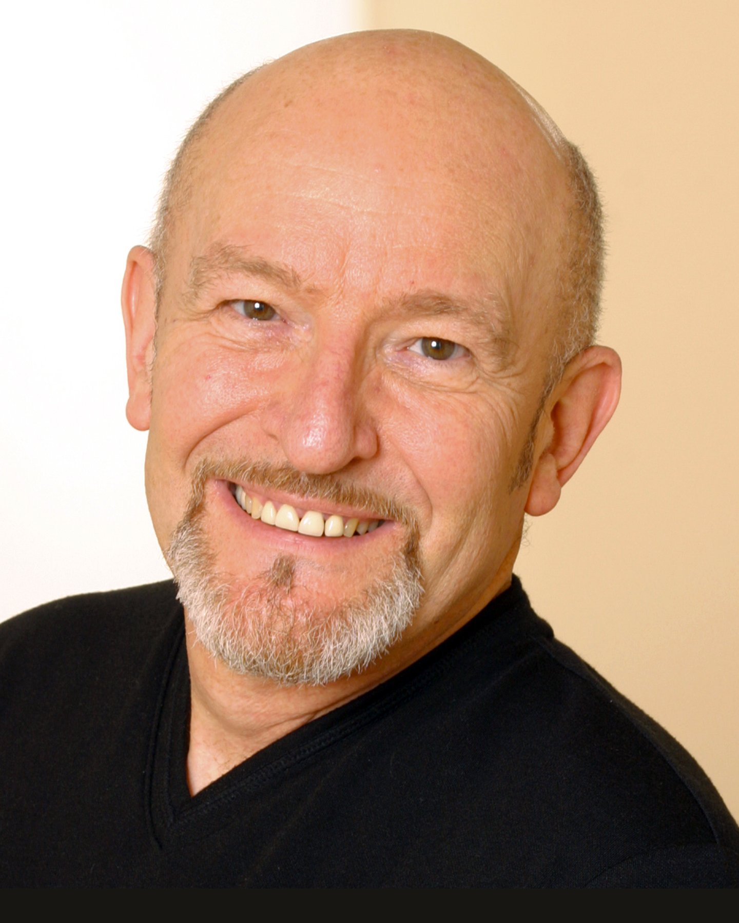 Фото - Том Тон : 1440x1800 / 250 Кб