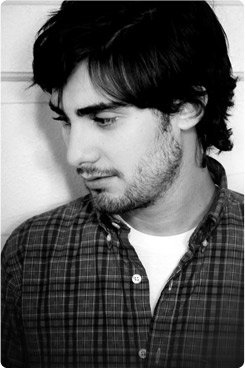 Фото - Томми Савас: 245x368 / 22 Кб