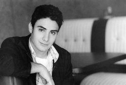 Фото - Томми Савас: 250x168 / 8 Кб