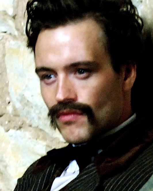 Фото - Джейми Томас Кинг: 532x665 / 55 Кб