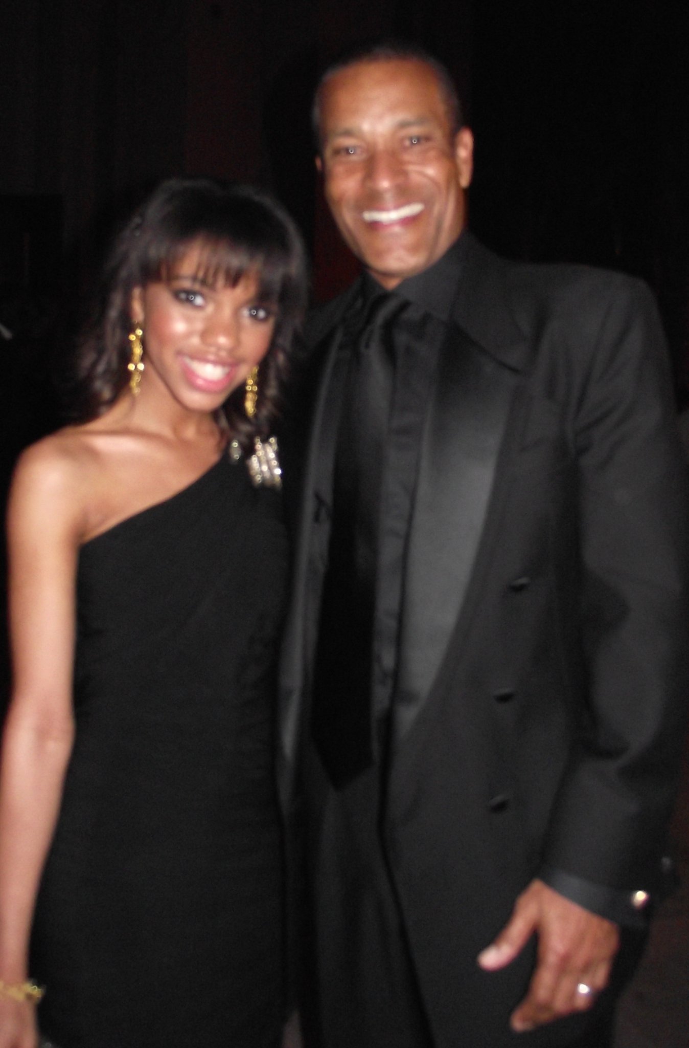 Фото - Тила Данн: 1348x2048 / 208 Кб