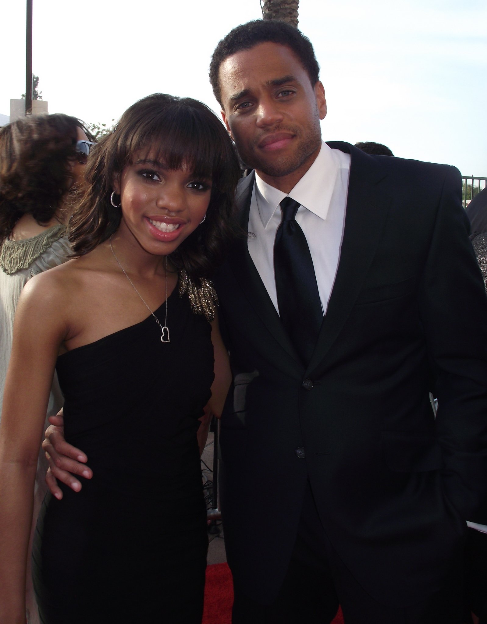 Фото - Тила Данн: 1598x2048 / 230 Кб