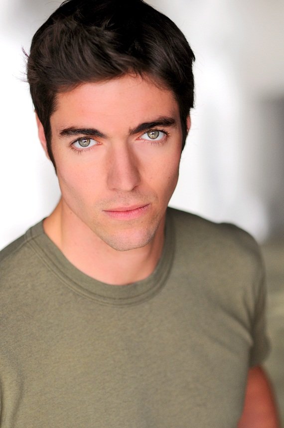 Фото - Чандлер Манесс: 570x858 / 58 Кб