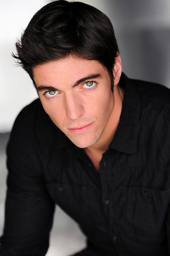 Фото - Чандлер Манесс: 570x858 / 53 Кб