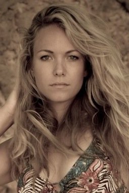 Фото - Элина Ван дер Велден: 255x380 / 23 Кб