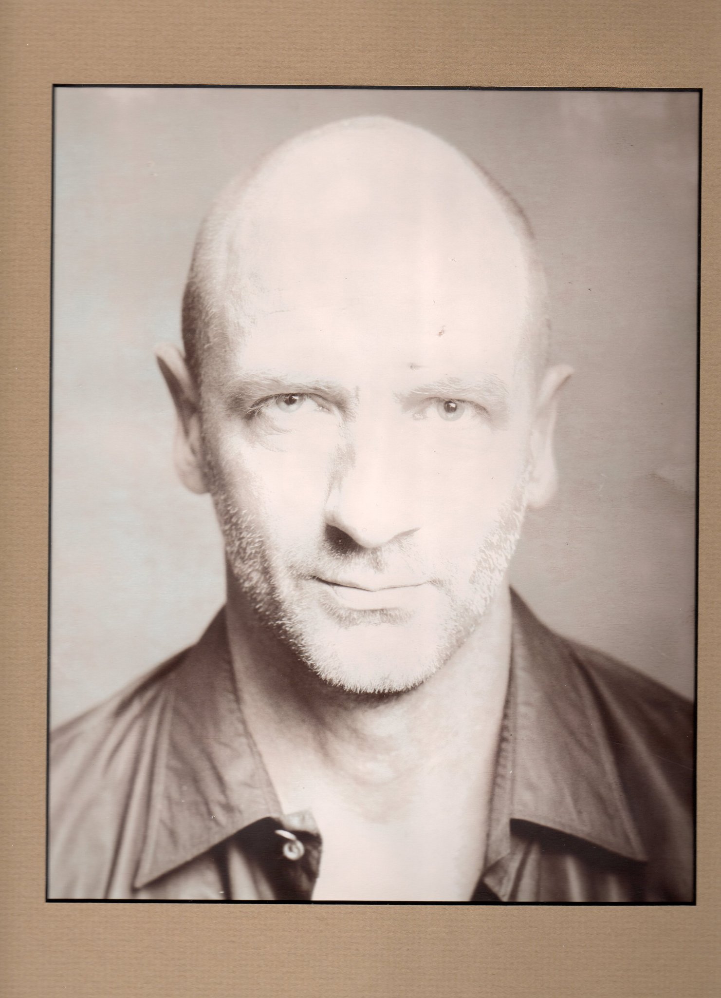 Фото - Грэм МакТавиш: 1481x2048 / 299 Кб