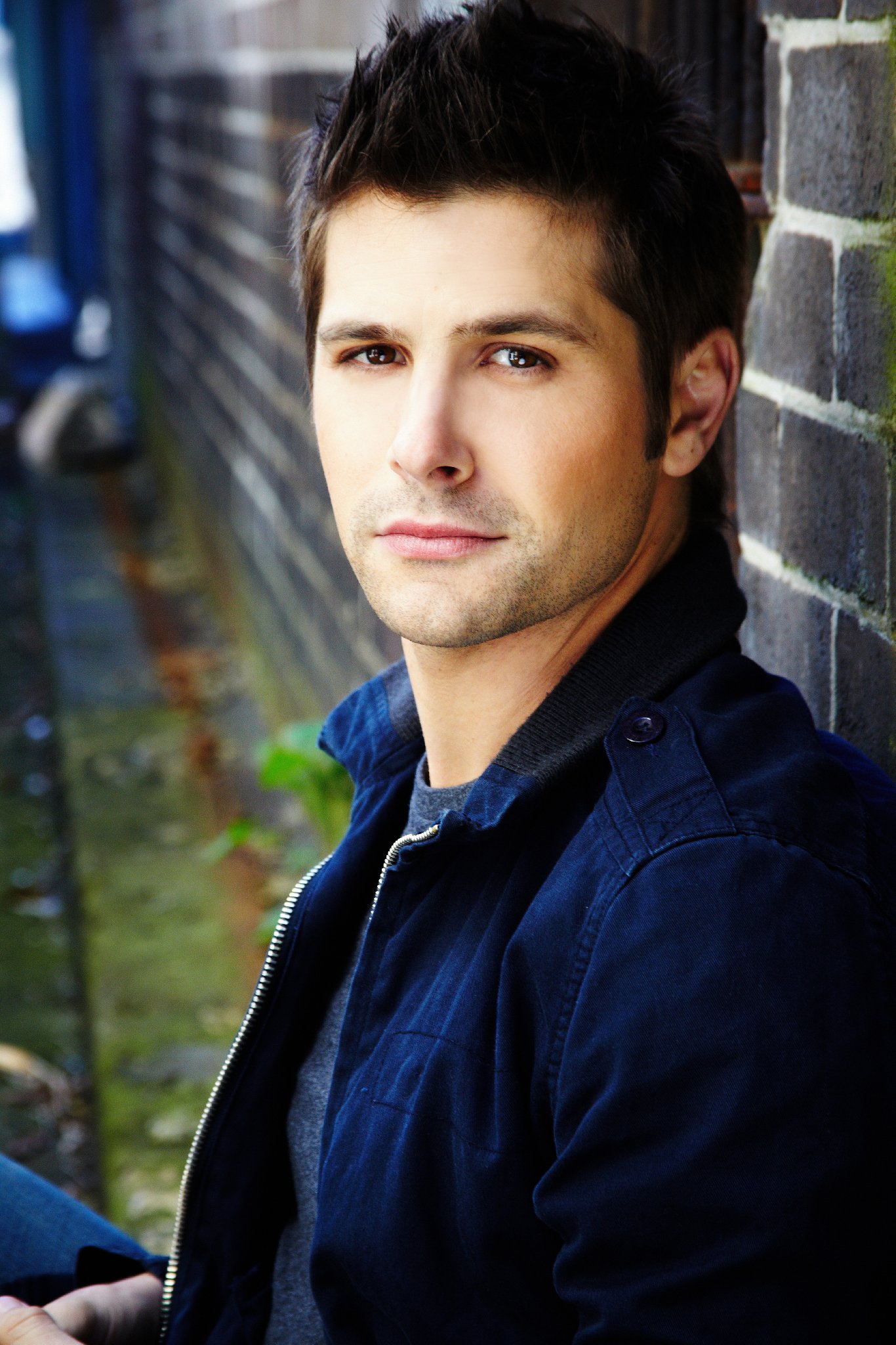 Фото - Райан Джонсон: 1366x2048 / 398 Кб