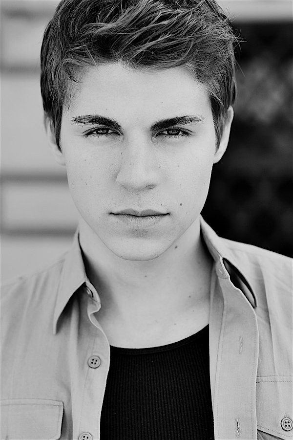 Фото - Нолан Джерард Фанк: 600x900 / 85 Кб