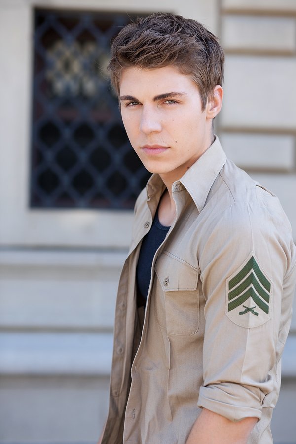 Фото - Нолан Джерард Фанк: 600x900 / 68 Кб