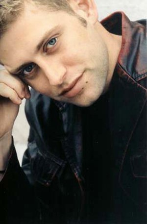 Фото - Брайан Крано: 300x457 / 20 Кб