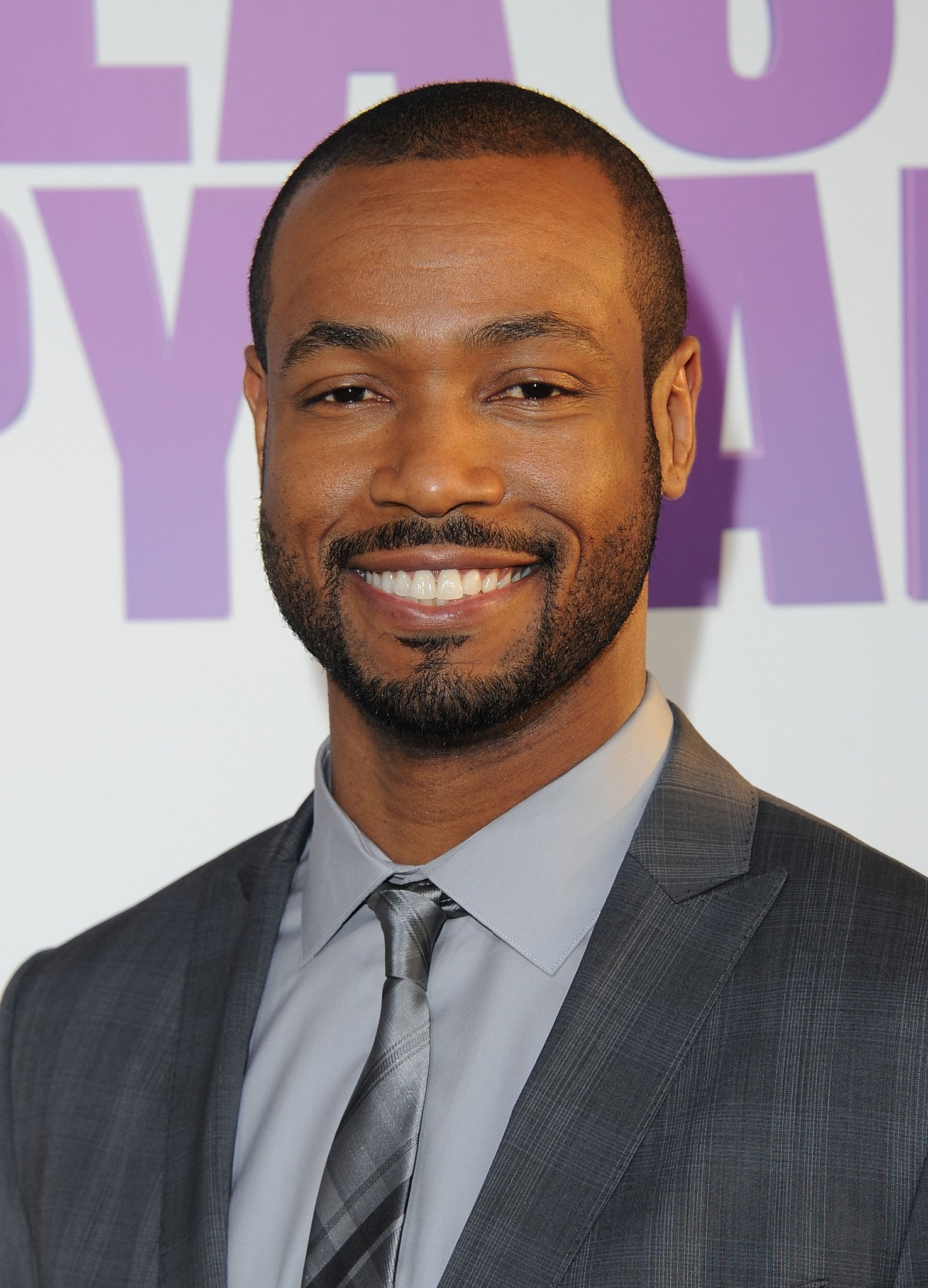 Фото - Айзая Мустафа: 1476x2048 / 492 Кб