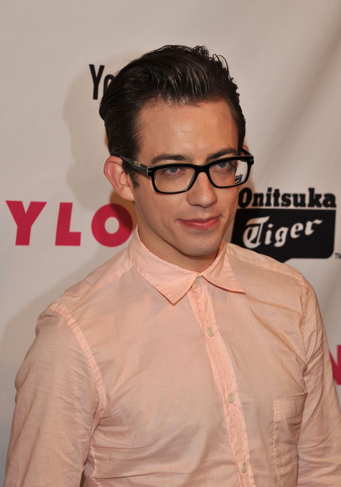 Фото - Кевин МакХэйл: 1436x2048 / 319 Кб