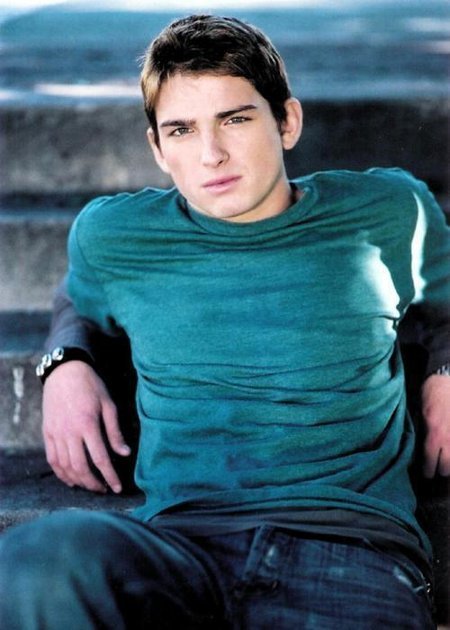 Фото - Талан Торрьеро: 450x630 / 53 Кб