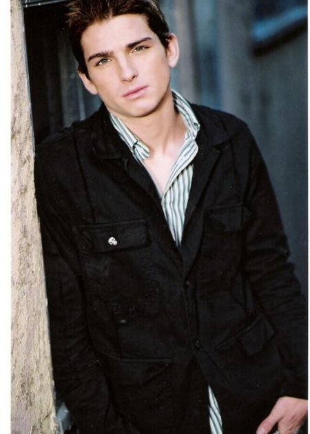 Фото - Талан Торрьеро: 450x630 / 42 Кб