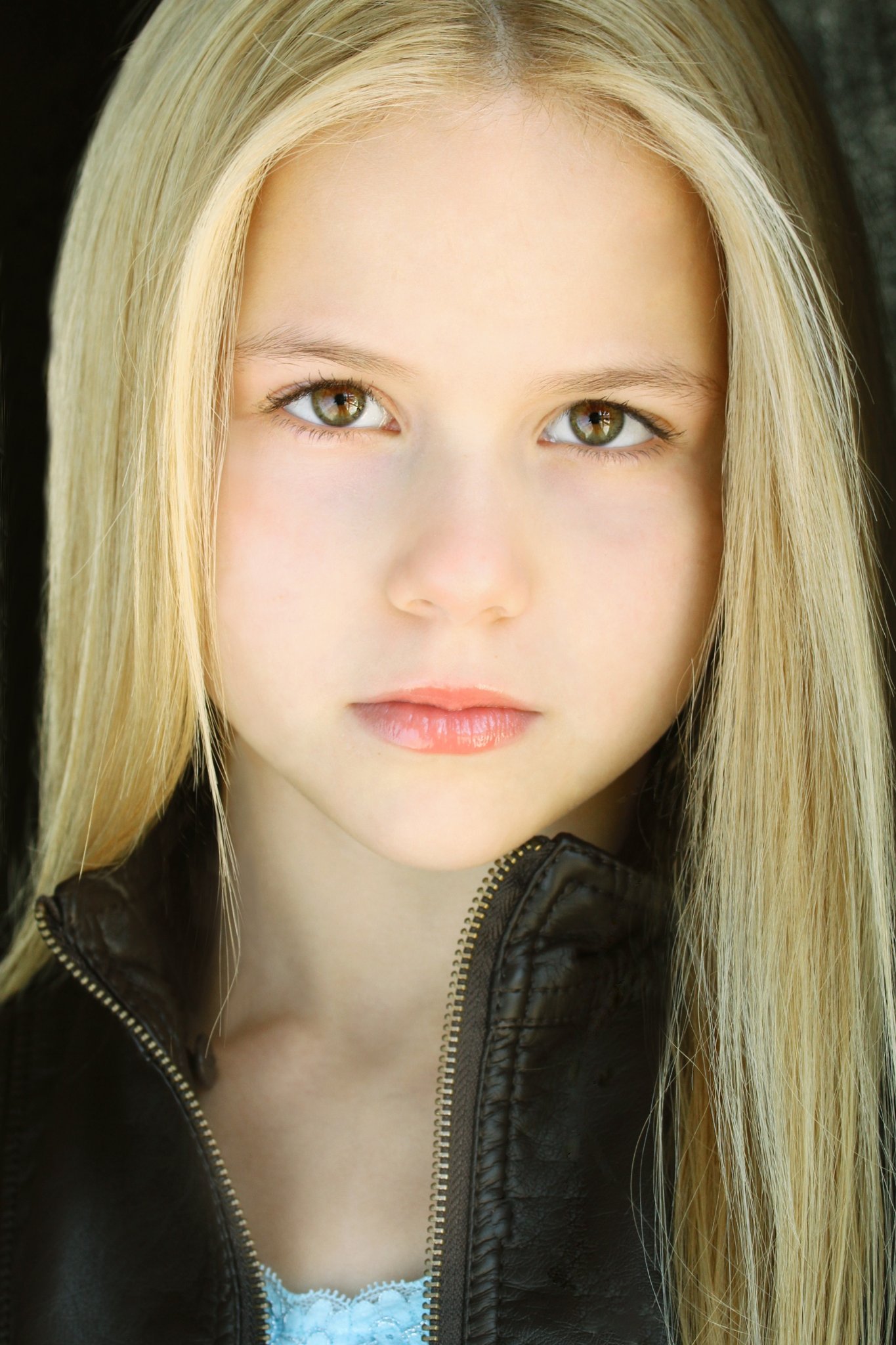 Фото - Изабелла Акрес: 1365x2048 / 378 Кб