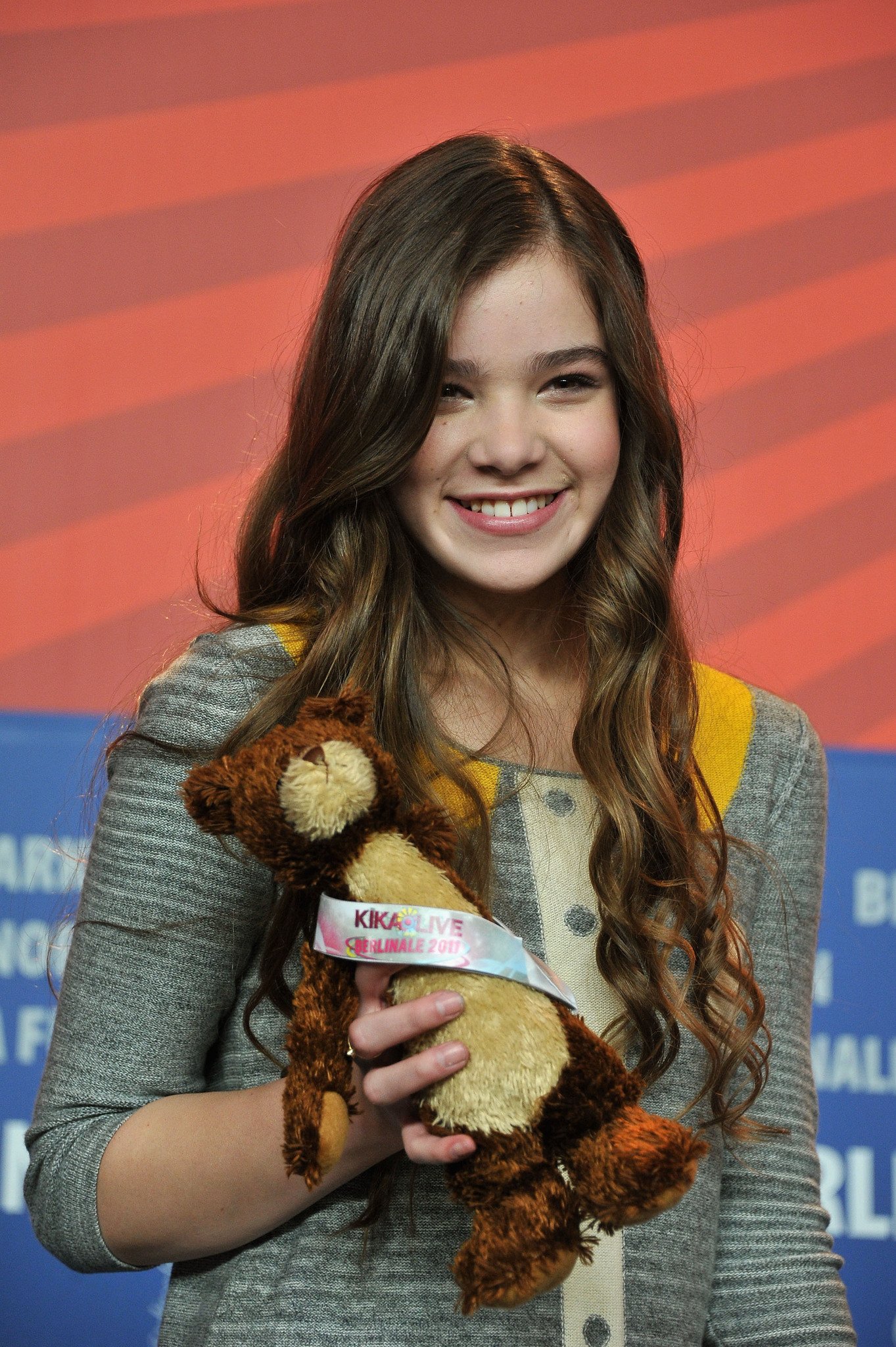 Фото - Хейли Стайнфелд: 1363x2048 / 669 Кб