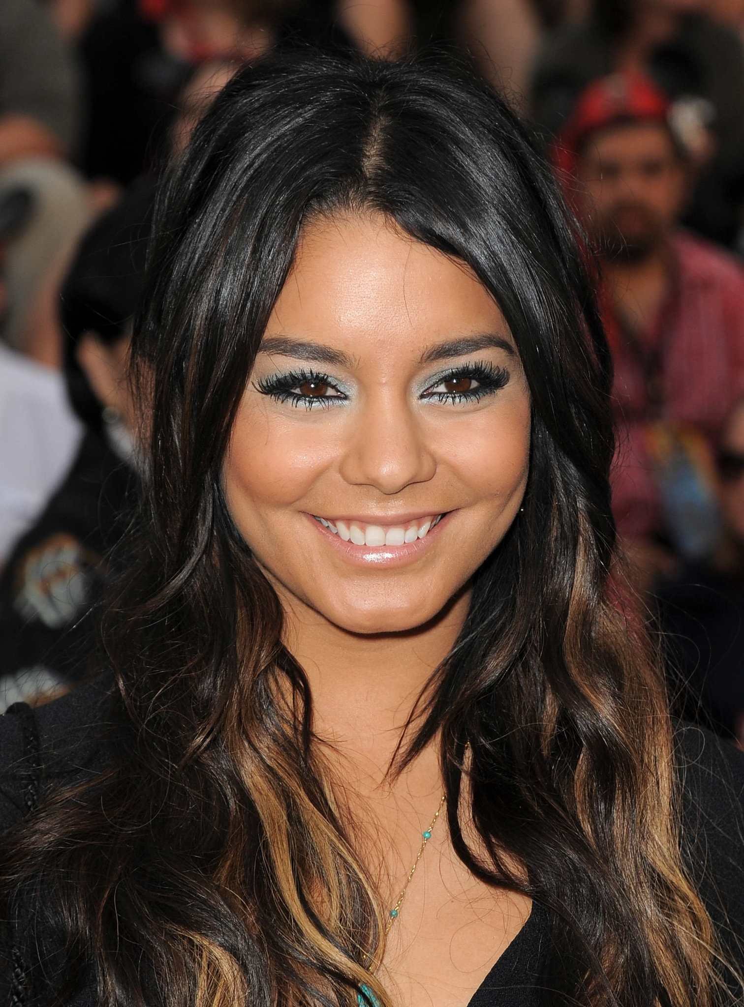 Фото - Ванесса Энн Хадженс: 1512x2048 / 330 Кб