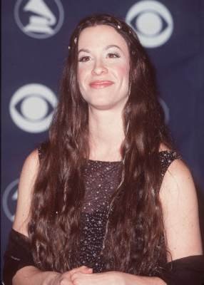 Фото - Аланис Мориссетт: 286x400 / 17 Кб