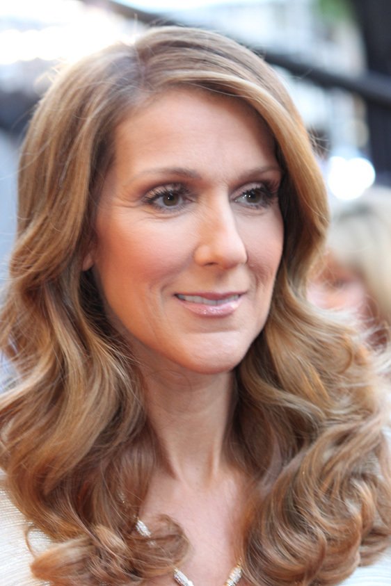 Фото - Селин Дион: 562x843 / 75 Кб