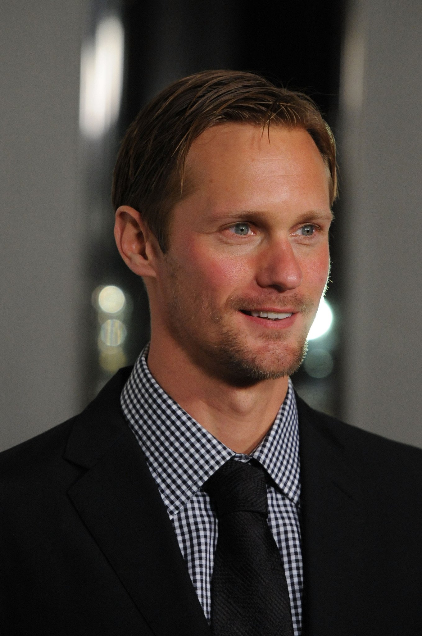 Фото - Александр Скарсгард: 1359x2048 / 381 Кб